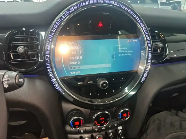 MINI Hatch — Фото автомобиля 12