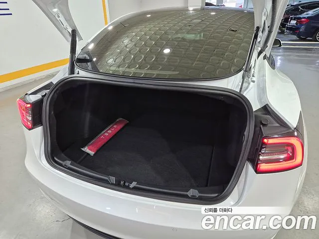 Tesla Model 3 — Фото автомобиля 18
