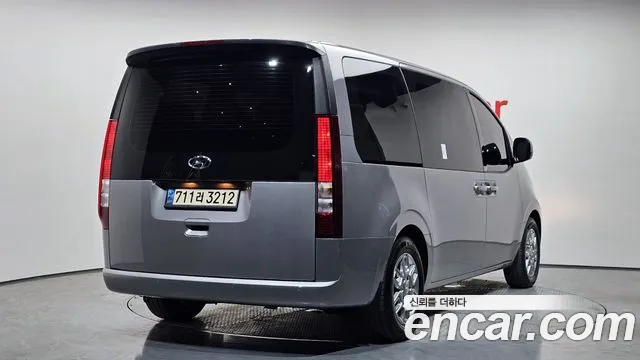 Hyundai Staria Staria L3.5 Tourer 11 мест — Фото автомобиля 2