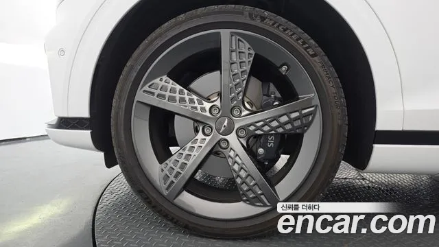 Genesis GV70 2.5T Бензин AWD — Фото автомобиля 4