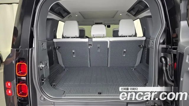 Land Rover Defender Defender (L663) 110 P300 X-Dynamic SE — Фото автомобиля 20