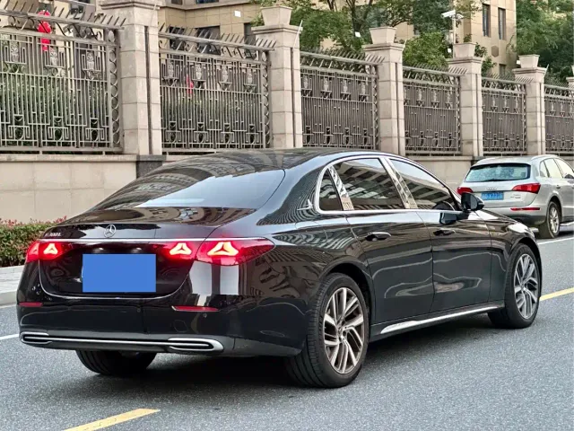 Mercedes-Benz E-Class — Фото автомобиля 8