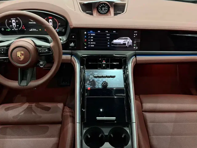 Porsche Panamera — Фото автомобиля 10