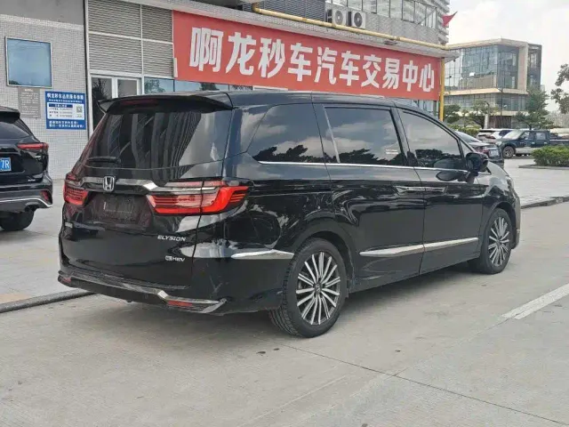 Honda Elysion — Фото автомобиля 8