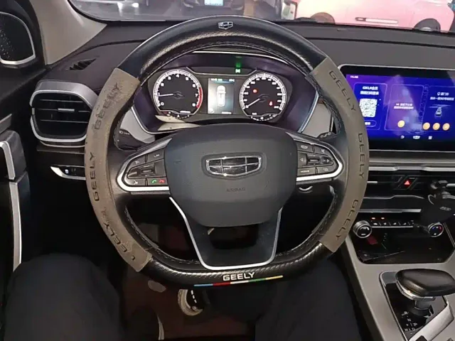 Geely Binyue — Фото автомобиля 10