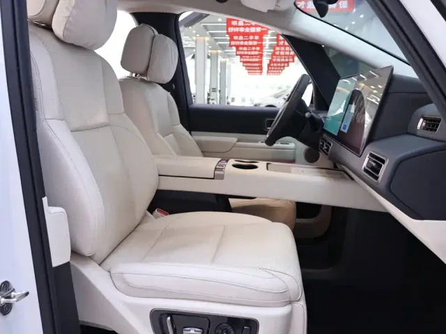 Li Auto MEGA — Фото автомобиля 20