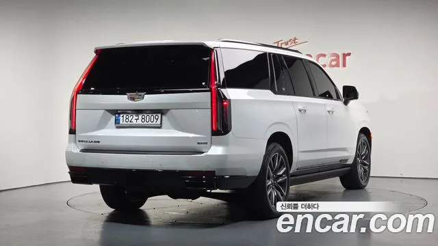 Cadillac Escalade Escalade 5 поколение — Фото автомобиля 2