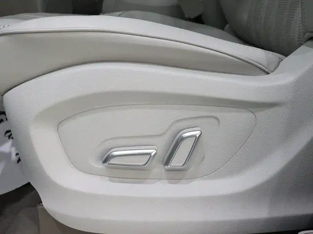 Roewe iMAX8 — Фото автомобиля 24