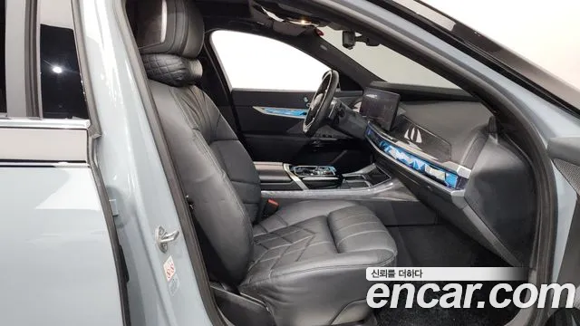 BMW 7-Series 7 серия (G70) 740i sDrive M Sport — Фото автомобиля 6
