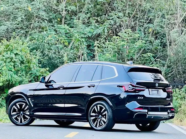 BMW iX3 — Фото автомобиля 5