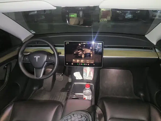Tesla Model Y — Фото автомобиля 11