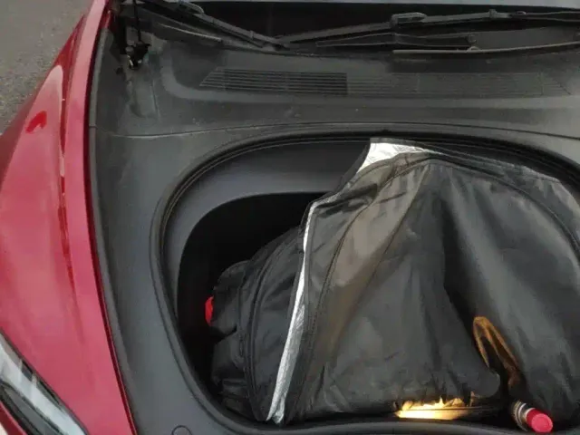Tesla Model 3 — Фото автомобиля 21
