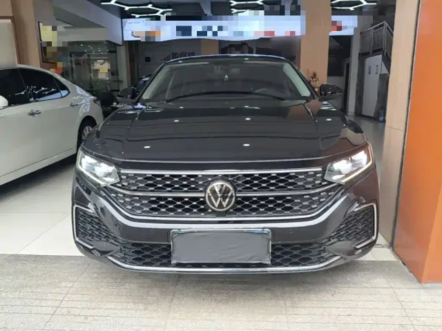 Volkswagen Passat — Фото автомобиля 2