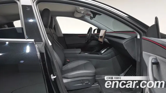 Tesla Model Y — Фото автомобиля 16