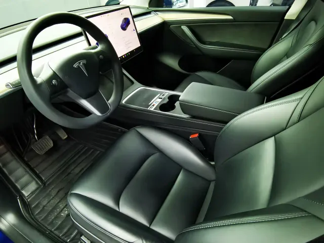 Tesla Model Y — Фото автомобиля 6