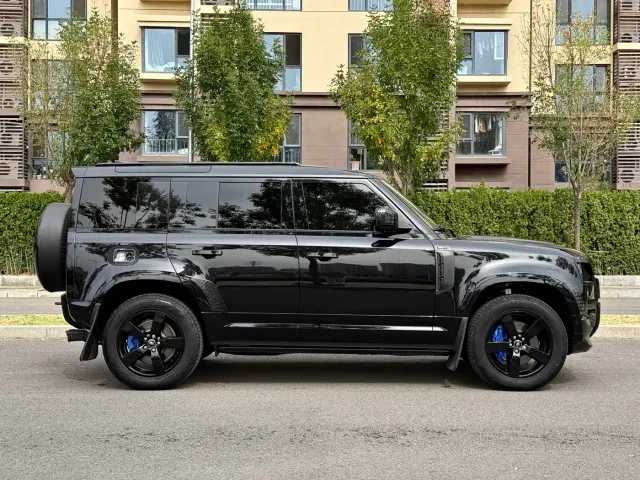 Land Rover Defender — Фото автомобиля 8