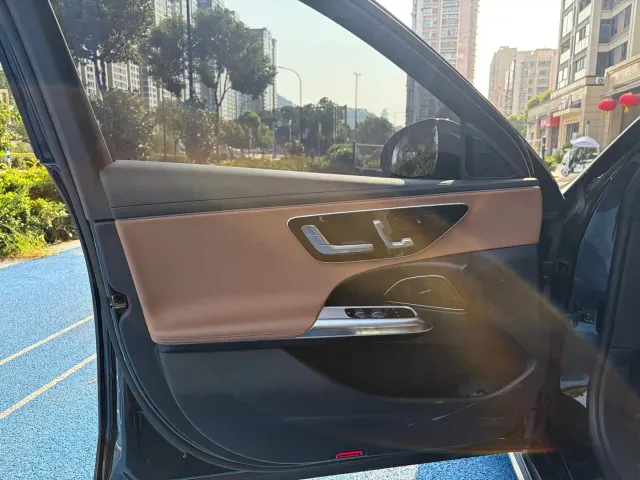 Mercedes-Benz E-Class — Фото автомобиля 11