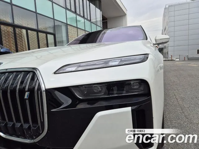 BMW i7 — Фото автомобиля 20