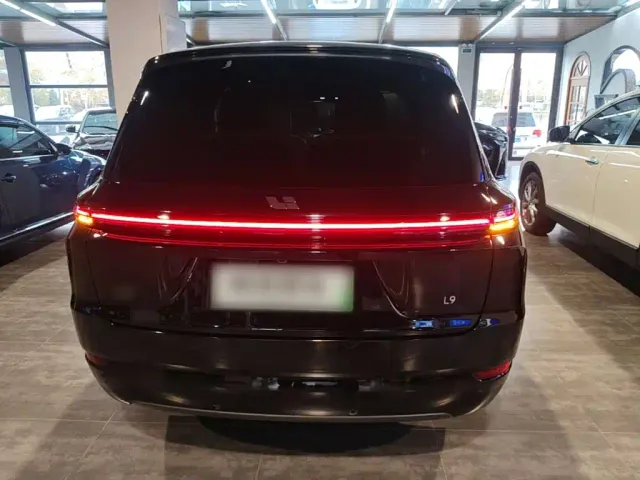 Li Auto L9 — Фото автомобиля 5