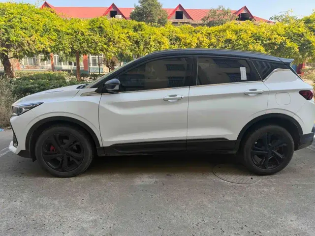 Geely Binyue — Фото автомобиля 2