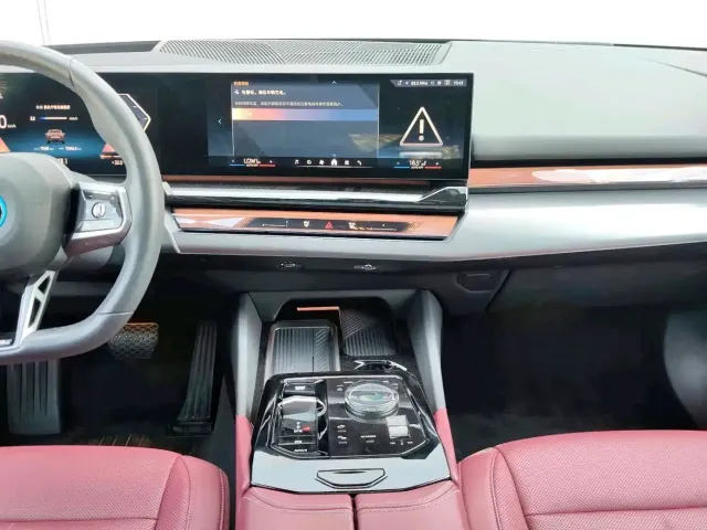 BMW i5 — Фото автомобиля 7
