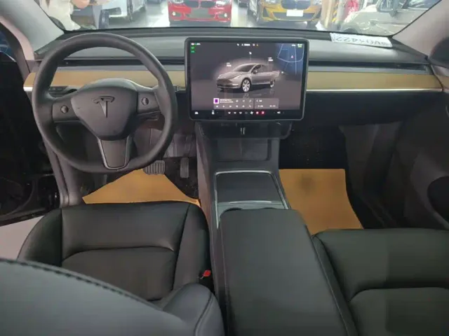 Tesla Model Y — Фото автомобиля 5