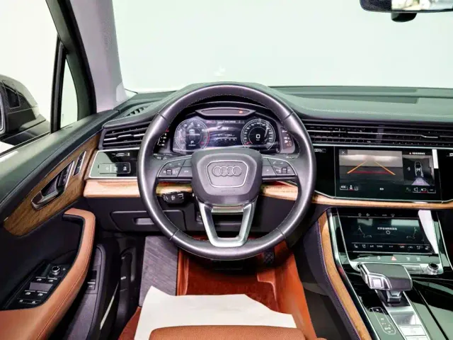 Audi Q7 — Фото автомобиля 9