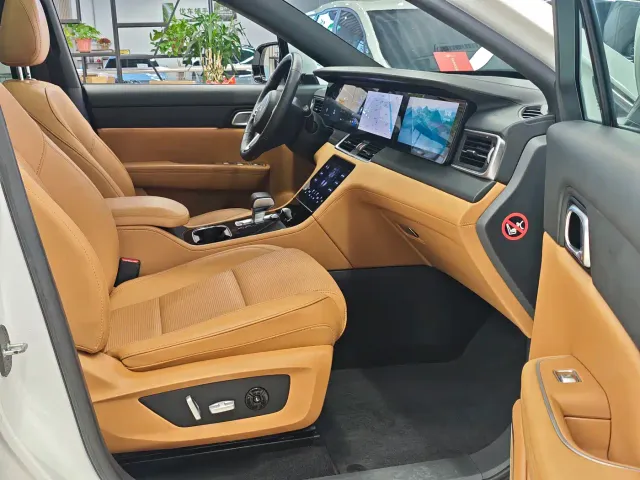 Li Auto ONE — Фото автомобиля 7