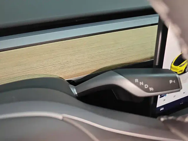 Tesla Model Y — Фото автомобиля 13