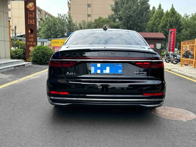 Audi A8 — Фото автомобиля 5