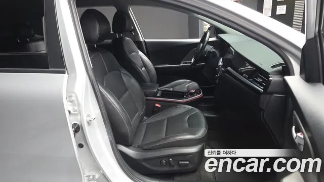Kia Niro Niro Plus Air — Фото автомобиля 11