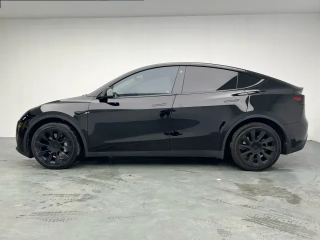 Tesla Model Y — Фото автомобиля 8