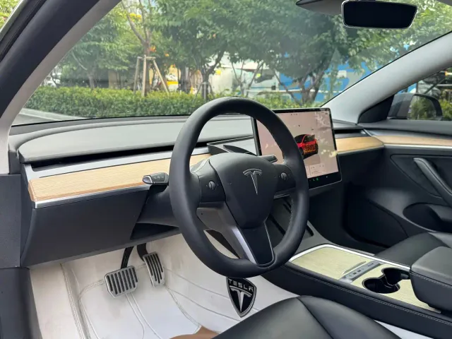 Tesla Model 3 — Фото автомобиля 11