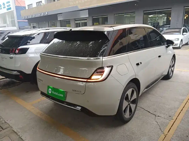 Baojun Cloud — Фото автомобиля 6
