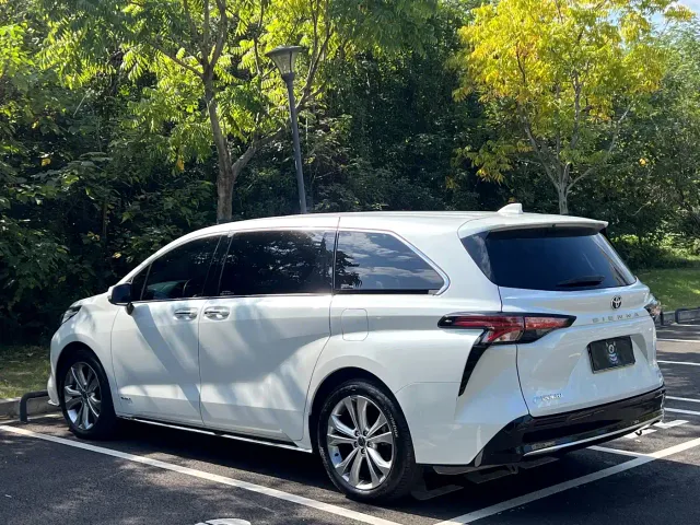 Toyota Sienna — Фото автомобиля 14