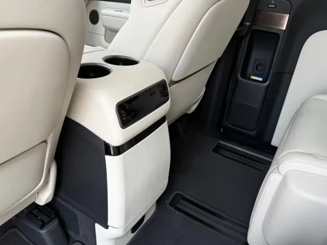 Li Auto MEGA — Фото автомобиля 6