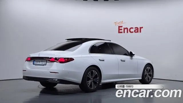 Mercedes-Benz E-Class — Фото автомобиля 2