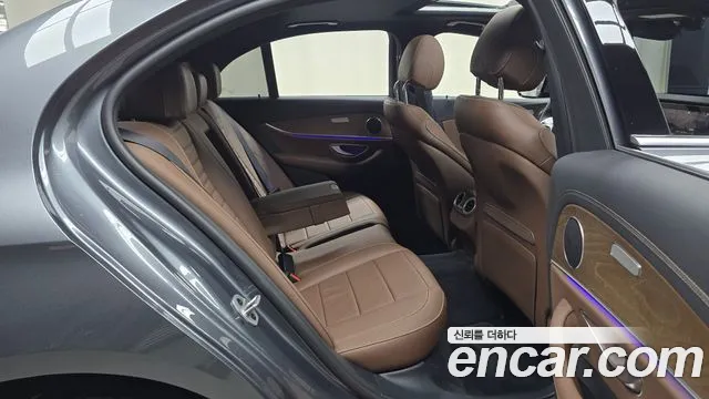 Mercedes-Benz E-Class — Фото автомобиля 8