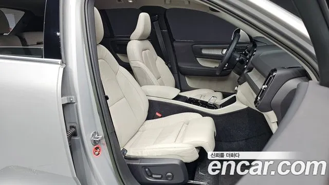 Вольво XC40 B4 Ultimate Bright — Фото автомобиля 11