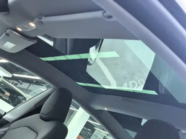 Tesla Model 3 — Фото автомобиля 11