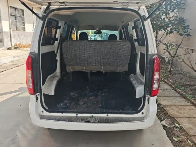 Wuling Hongguang V — Фото автомобиля 4