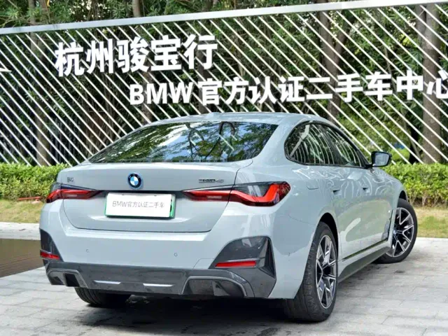 BMW i4 — Фото автомобиля 5