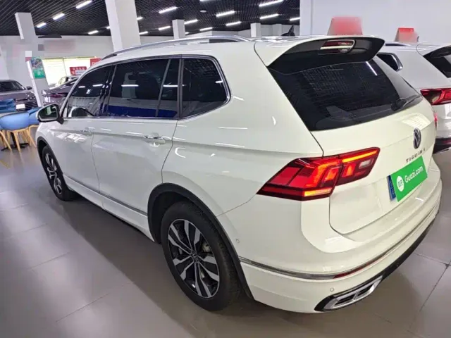 Volkswagen Tiguan L — Фото автомобиля 4