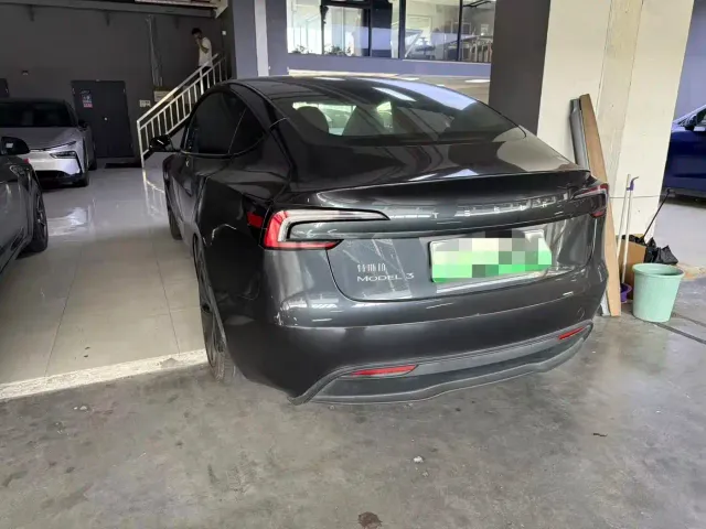 Tesla Model 3 — Фото автомобиля 15