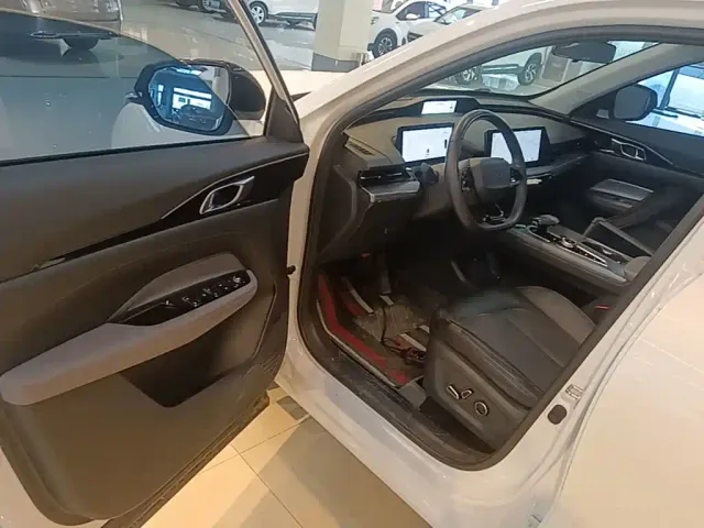 Changan Z6 — Фото автомобиля 15