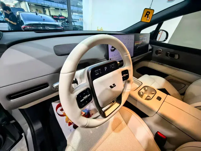 Li Auto i6 — Фото автомобиля 7