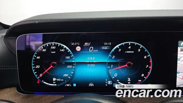 Mercedes-Benz E-Class — Фото автомобиля 8