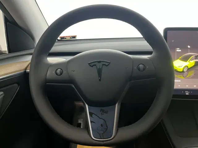 Tesla Model Y — Фото автомобиля 8