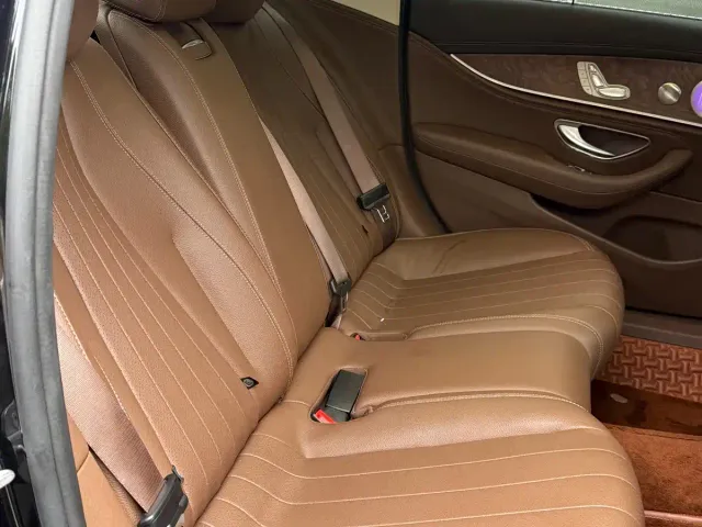 Mercedes-Benz E-Class — Фото автомобиля 11