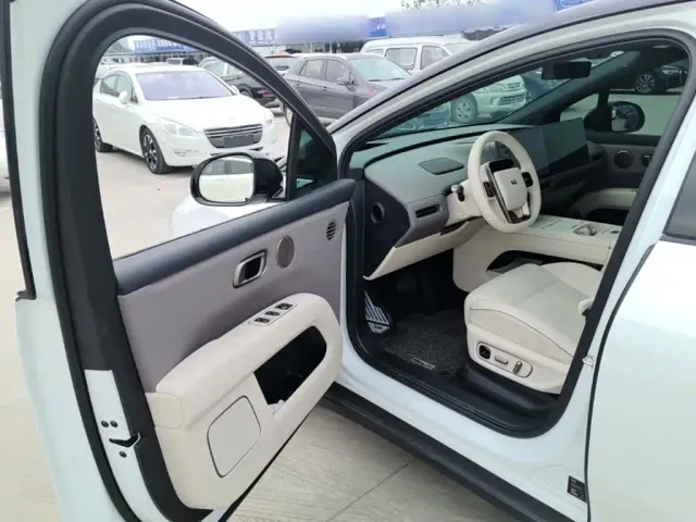 Li Auto i6 — Фото автомобиля 15